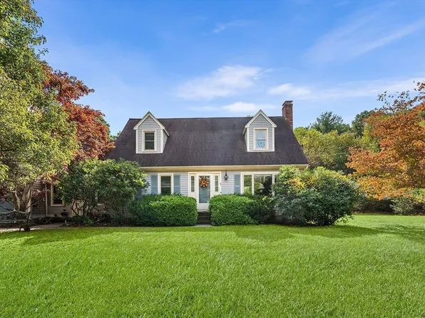 1 Colleen Dr, Lakeville, MA 02347
