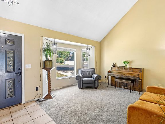 2nd image of 1005 Edgewood Dr