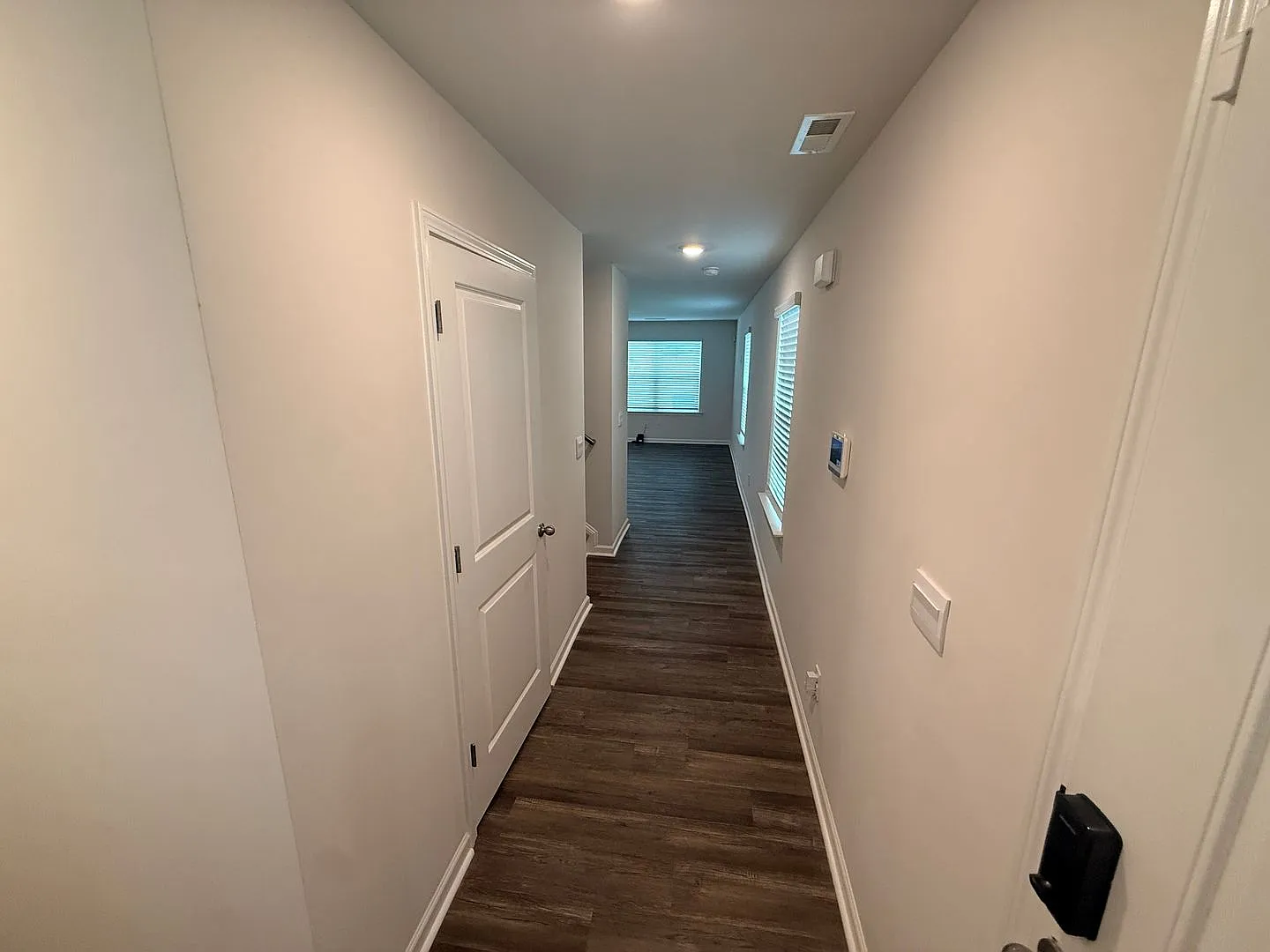 Like New, Upgraded townhome! — Photo 4