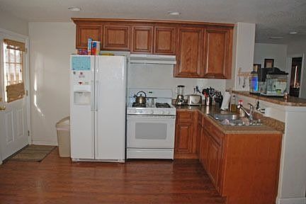 4th image of 14326 Temple Ave