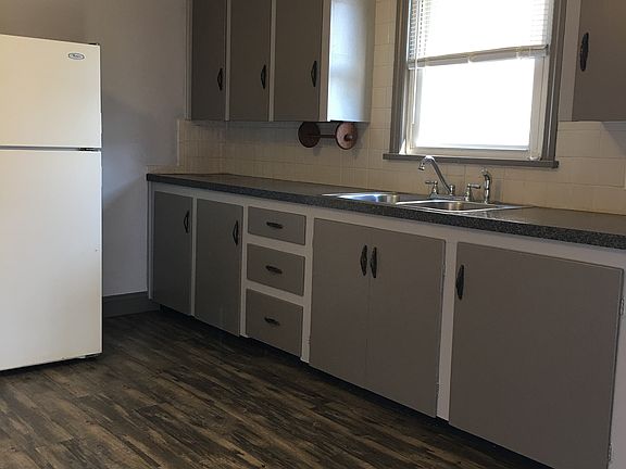 5th image of 325 W Wood St