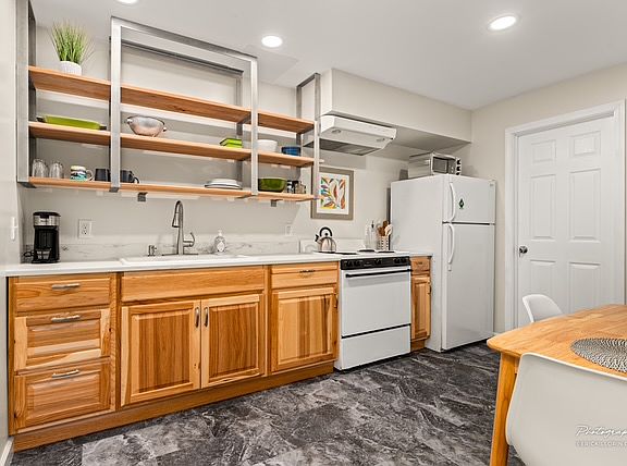 3rd image of 61 Farley Ln #1