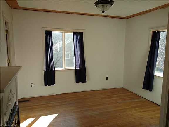 4th image of 2303 E Morningside Dr