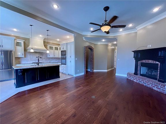 2nd image of 909 Middlebrook Cir