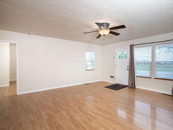 4th image of 675 7th Avenue West N #N