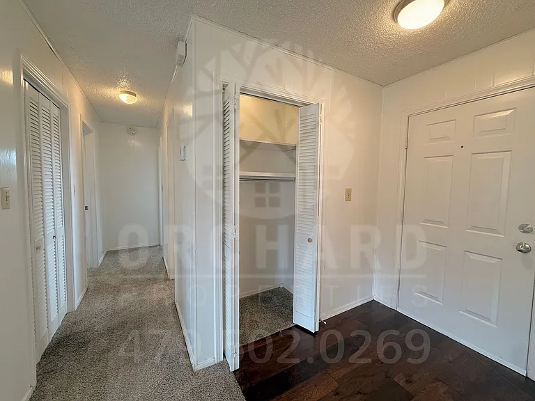 180 S Barrington Rd — Photo 9