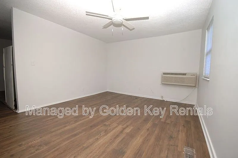 2 bed, 1.0 bath, $800 — Photo 2