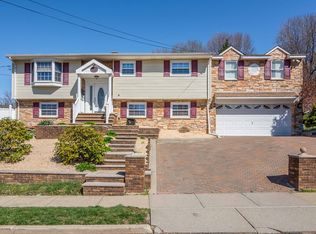 3 Seymour Ter, Hackettstown, NJ 07840