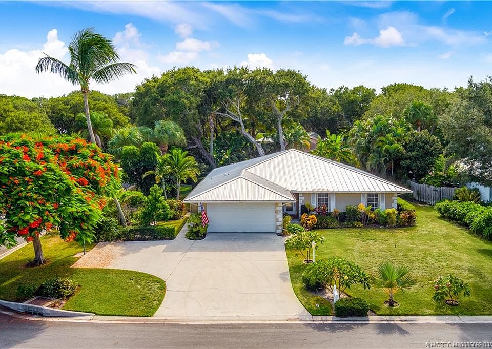 1st image of 6 Lantana Ln
