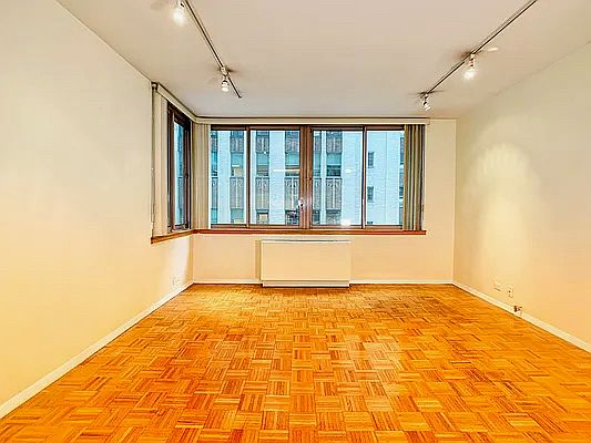 3rd image of 235 E 40th St APT 3E
