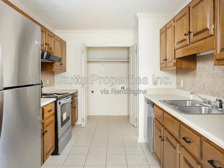 Creekside Apartments — Photo 31