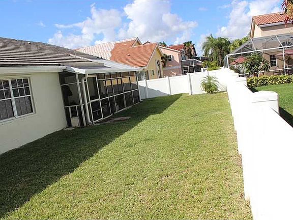 5th image of 925 NW 203rd Ave
