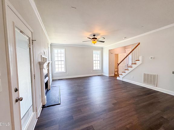 2nd image of 858 Omaha Dr