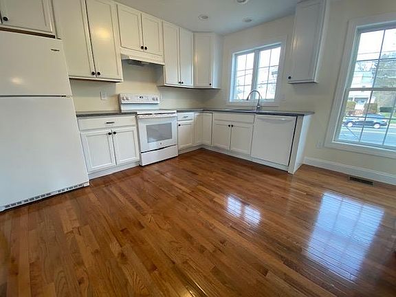 4th image of 550 Westchester Ave APT 2