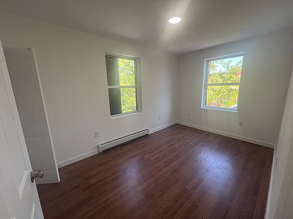 3rd image of 913 E 222nd St APT 2R