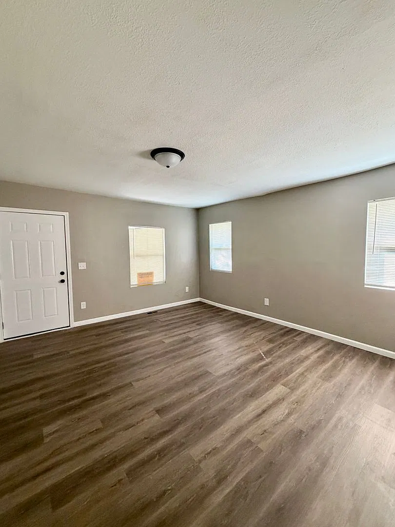 Historic 3 Bedroom — Photo 3