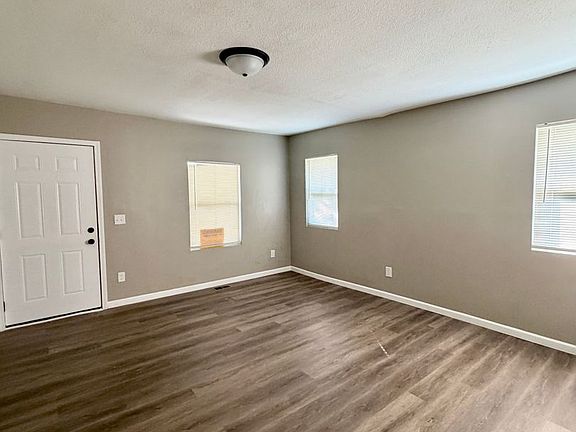 3rd image of 1747 S Santa Fe Ave