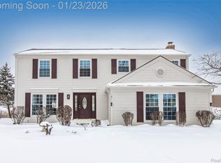 1871 Fleetwood Dr, Troy, MI 48098