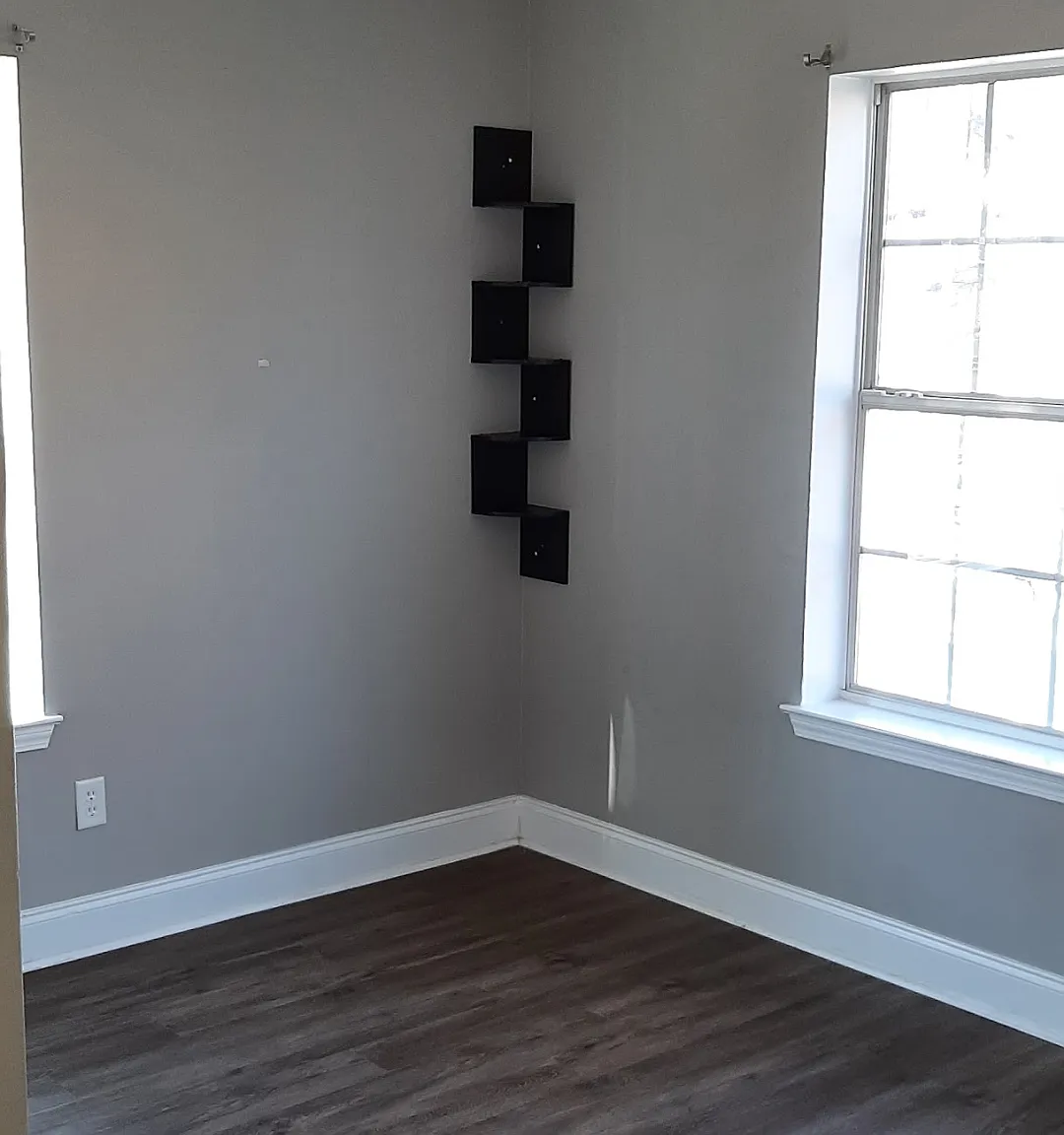 3 bed, 1.5 bath, 1058 sqft, $2,295 — Photo 2