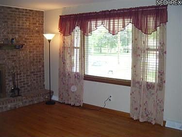 3rd image of 114 Robinwood Dr