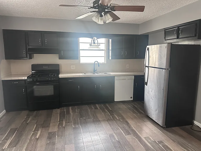 5224 Avenue R #1 — Photo 7
