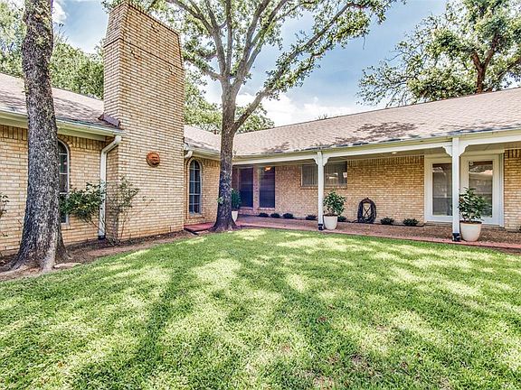 3rd image of 1913 Valley Oaks Ct