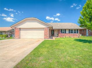 725 Arlington Dr, Yukon, OK 73099