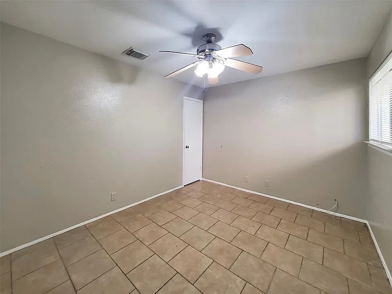1814 Nicole Cir #B — Photo 11