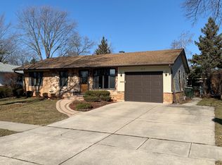 468 Birchwood Ave, Elk Grove Village, IL 60007