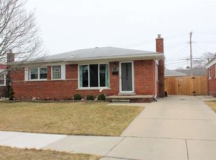 24401 Harmon St, Saint Clair Shores, MI 48080