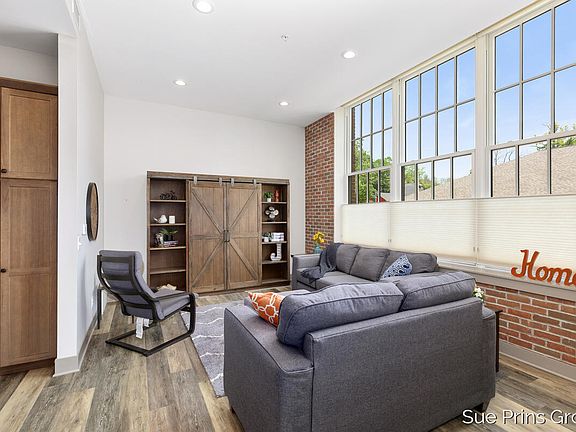 3rd image of 156 W 11th St Suite 106