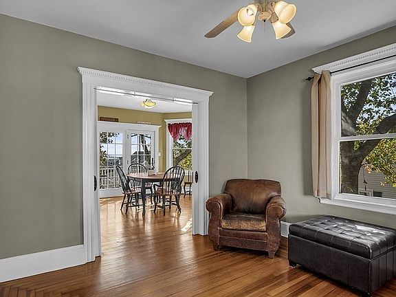 5th image of 34 Woodlawn St