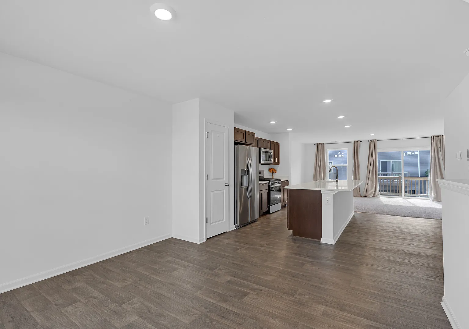 3 bed, 2.5 bath, 1758 sqft, $2,695 — Photo 4