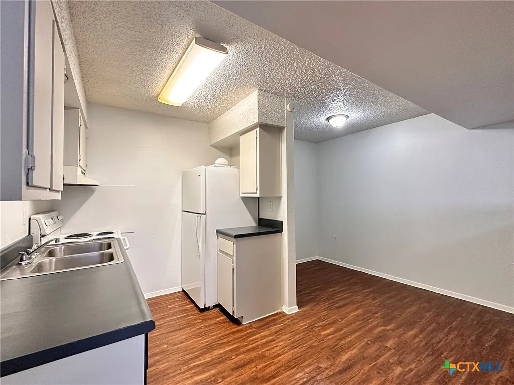 2 bed, 1.0 bath, 8358 sqft, $850 — Photo 4