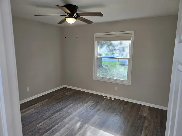 809 S 15th St — Photo 13