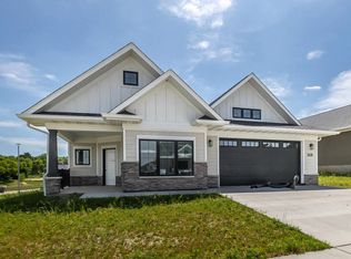 3676 Vintage Ln, Dubuque, IA 52002