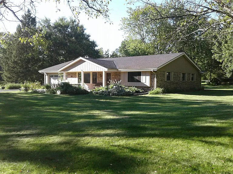 5570 S Edinbourgh Dr — Photo 2