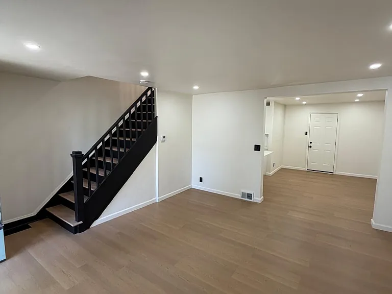 1304 Browning St — Photo 3