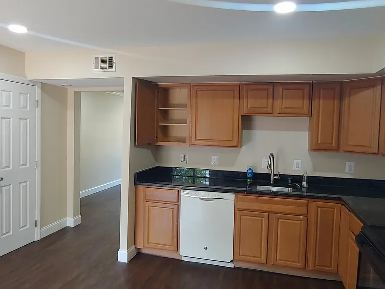 9255 George St — Photo 2
