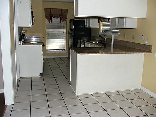 3 bed, 1816 sqft, $2,300 — Photo 2
