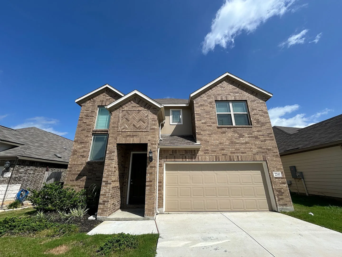4/2.5/2 with Large Game Room / Near Gruene/ Fridge Included / Covered Back Patio / CISD — Photo 2
