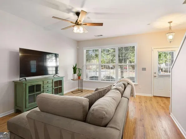 71 Cheshire Dr, Alpharetta, GA 30022