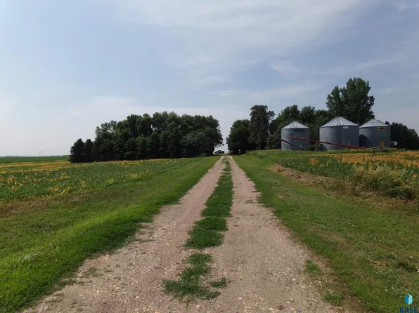 48217 250th St, Garretson, SD 57030