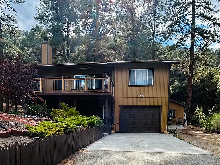 2029 Freeman Dr — Photo 1