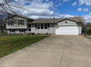 4207 Helmick Rd, Barberton, OH 44203