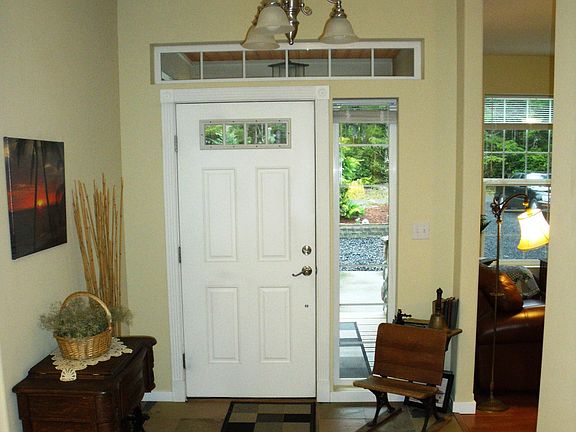 A  formal entry area decorated with beauti