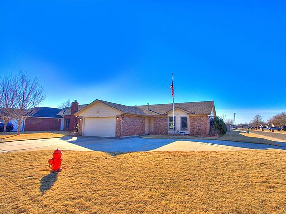 3rd image of 1228 SW 99th Ter