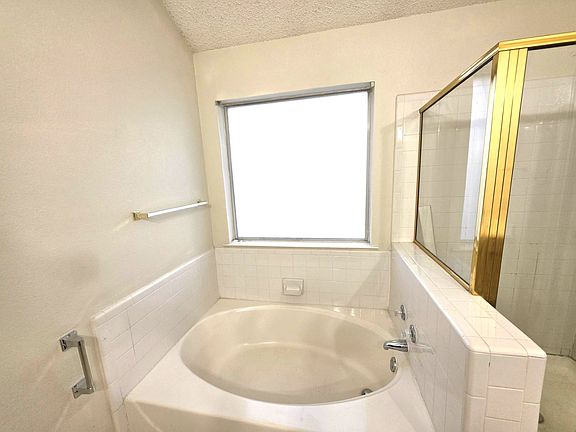 4th image of 801 Ragland Dr