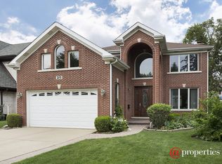 2410 Illinois Rd, Northbrook, IL 60062