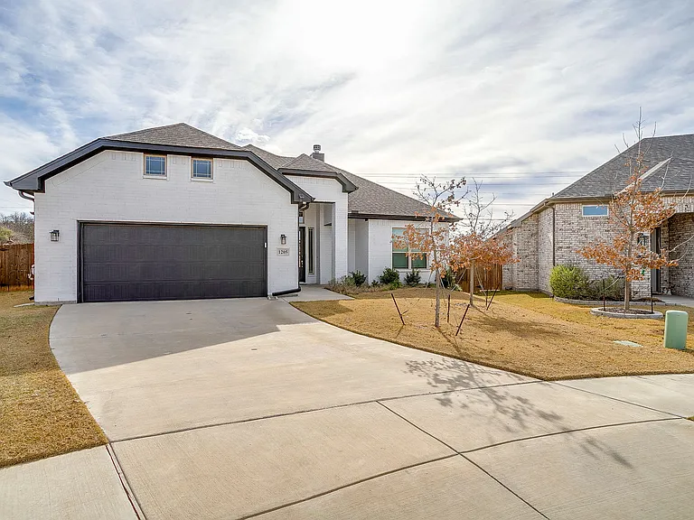 1205 Bear Creek Ave — Photo 2
